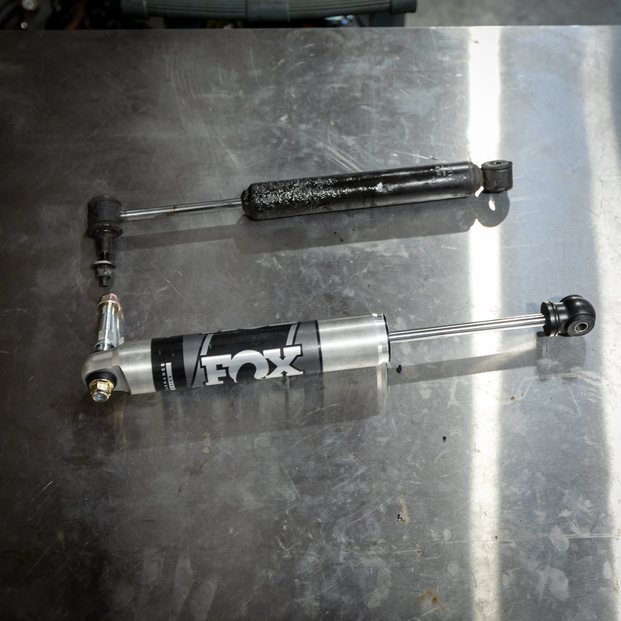 Fox 2.0 Steering Stabilizer for for 2001–2010 Chevy/GMC 2500HD/3500 - Image 3